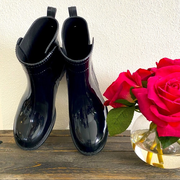 Nicole Miller Shiny Patent Leather Ankle Rain Boots (size 6)🌹 - Picture 6 of 13